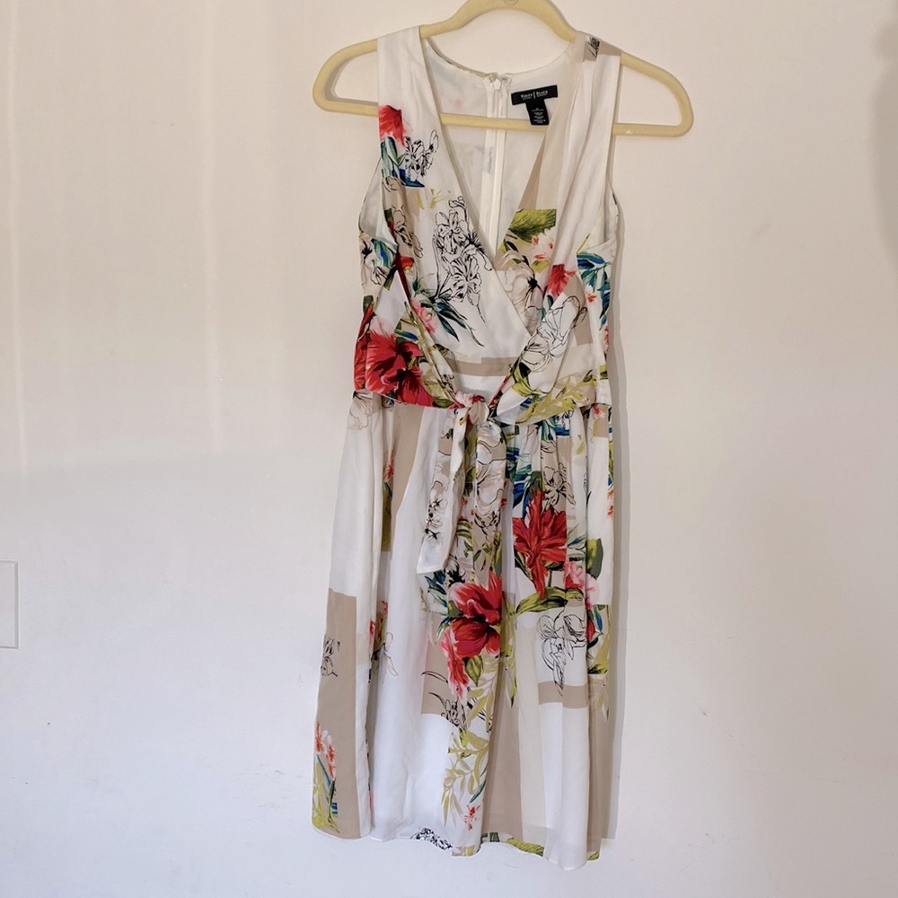 Floral dress w/ POCKETS - White House Black Market